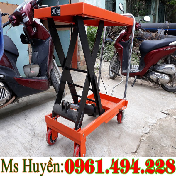 xe nâng mặt bàn tại Long An
