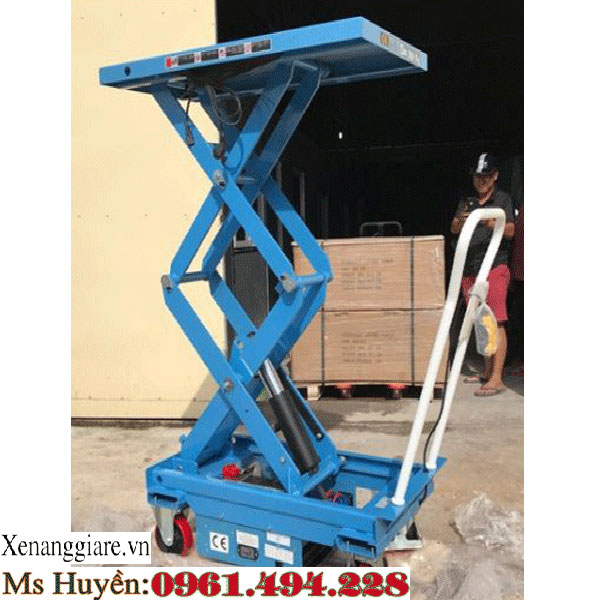 xe nâng mặt bàn bằng điện 350 kg
