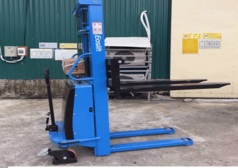 xe nâng bán tự động tại Vĩnh Phúc