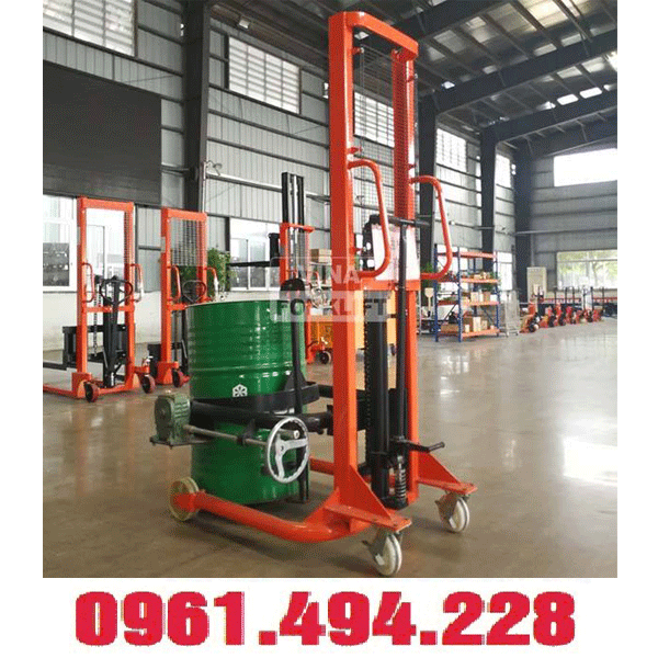 xe nâng di chuyển phuy tại quận 12