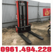 xe nâng tay cao 2 tấn nâng 2m